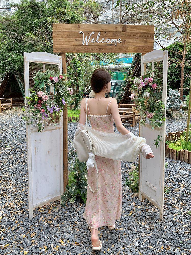 Teepause Französisches Blumen-Spaghetti-Trägerkleid mit Spitzen-Patchwork - Damen Frühling/Sommer 2024 Süßes Temperament Langes Kleid