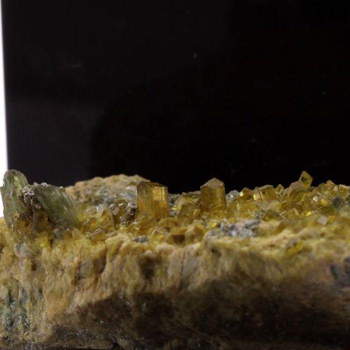 Epidote 419.1 carats