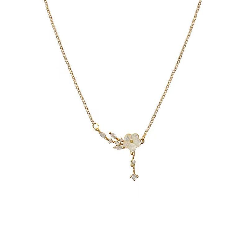 Shell Flower Lady Necklace High-end Design Shell Ladies Pendant Jewelry Gift
