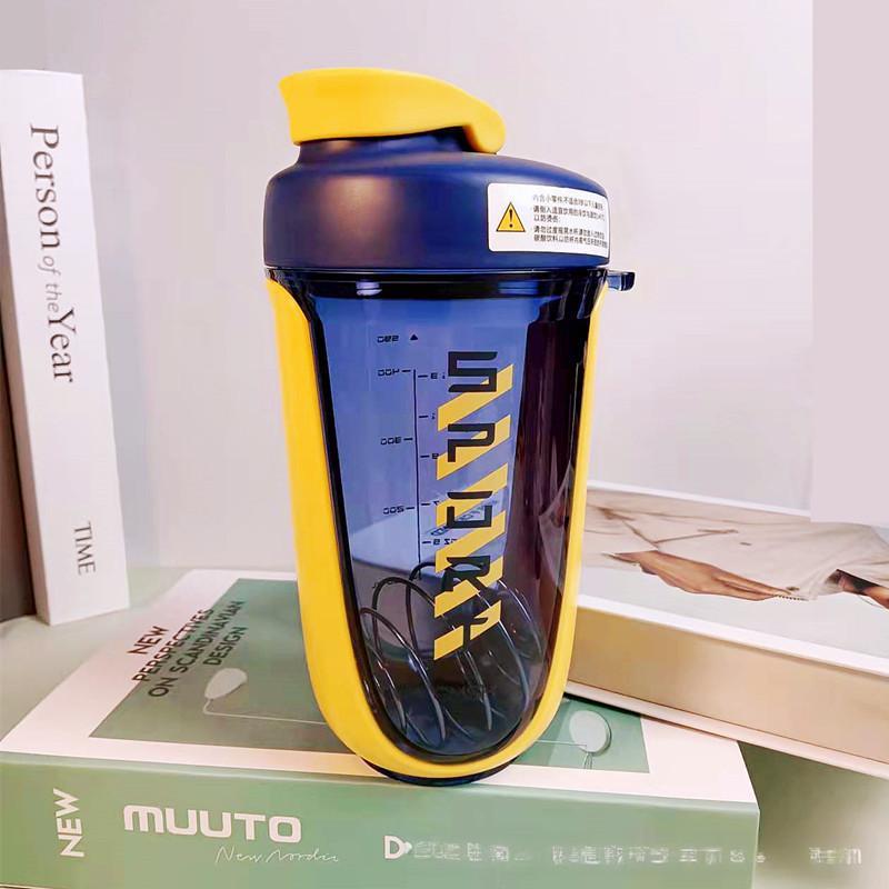 Shaker für Männer und Frauen aus robustem Kunststoff für Fitness und Sport