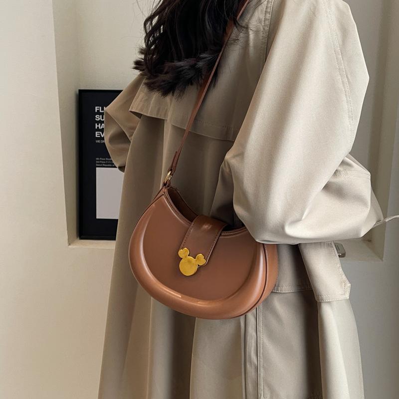 Underarm bag women's 2025 new winter fashion saddle bag niche commuting versatile trend shoulder bag