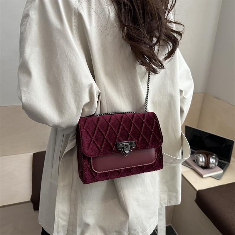 New Velvet Commuting Crossbody Bag Women Fashi Chain Strap Square Shoulder Bag Comfortable and Texture Versatile Chain Bag