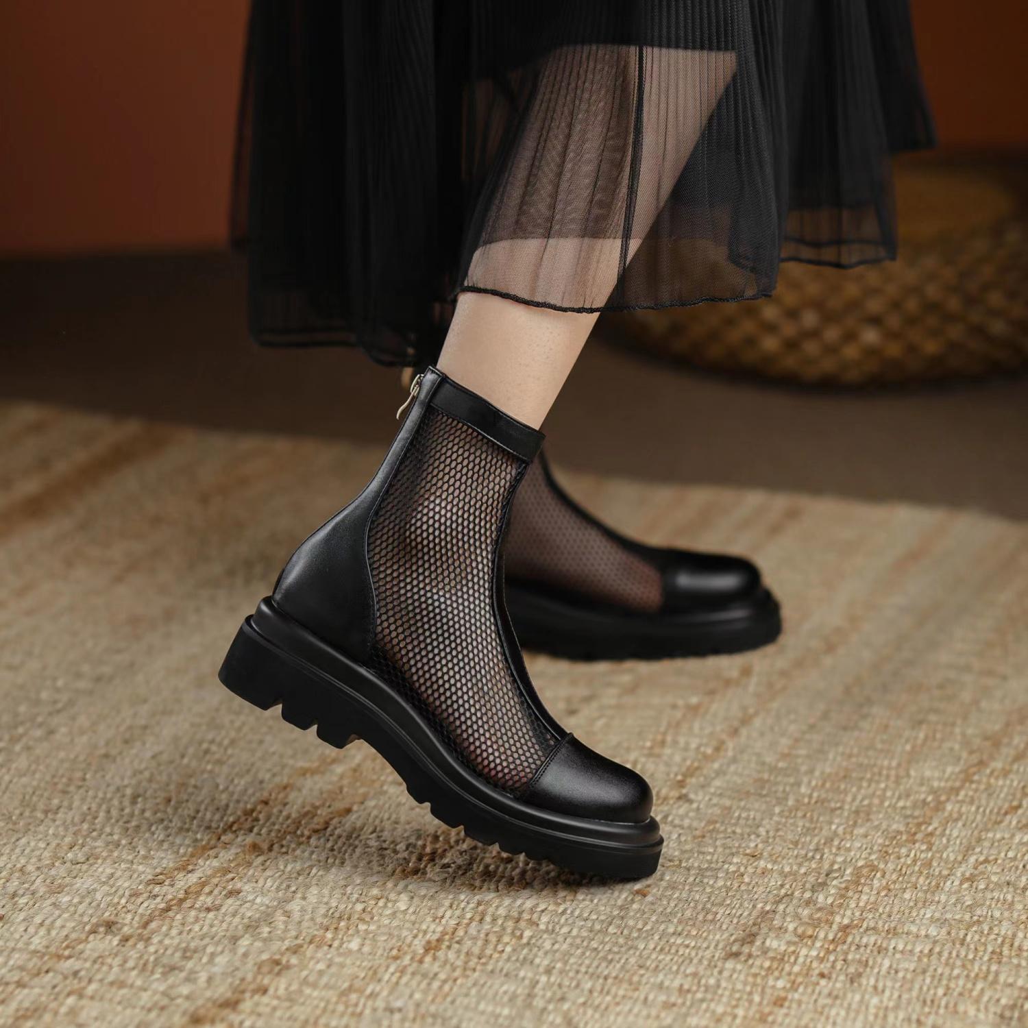 

Літні черевики з натуральної шкіри. Дихаючі жіночі босоніжки. Тонкі сітчасті черевики. М’яка підошва. 40