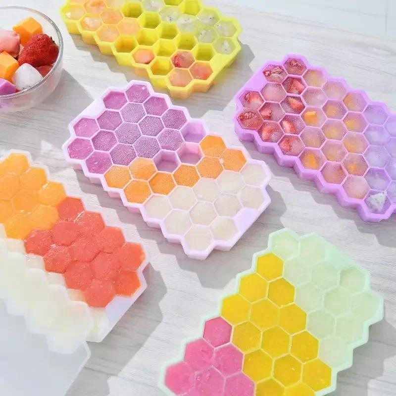 2025 New Random Color Kitchen Household Honeycomb Shape Ice Mold Tray Silicone Ice Cube Maker Molds Ice Cream Gadgets Supply