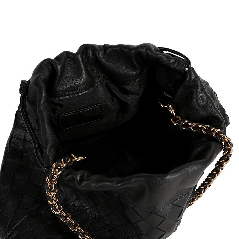 Autumn and winter new Dustbag cloud woven bag large capacity chain shoulder armpit bag small fragrant fashion women's bag