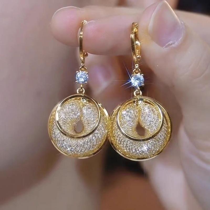 Elegant Gold Thread Crystal Drop Earrings - Versatile, Trendy, and Stylish золотой