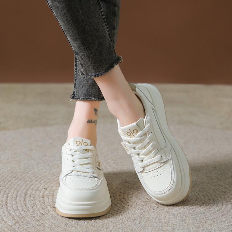 2025 new thick-soled lightweight little white shoes women's spring popular versatile leisure sports women's shoes student height-increasing board sho