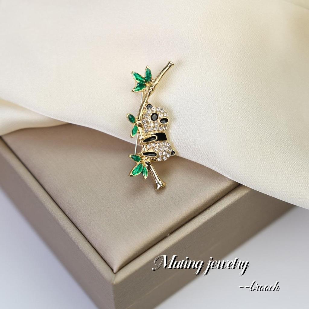 Elegant Panda and Bamboo Rhinestone Brooch – High-end Animal Alloy Design