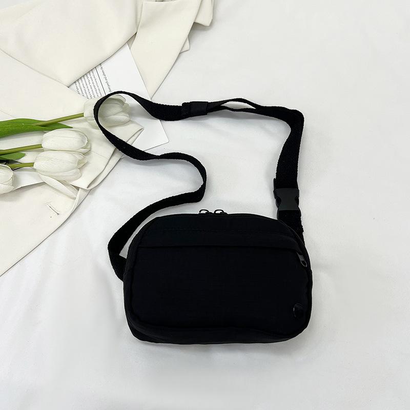 

Простая и модная сумка через плечо 2024 года, летняя новая ретро-повседневная большая нагрудная сумка, поясная сумка, косая маленькая квадратная сумка для женщин чёрный