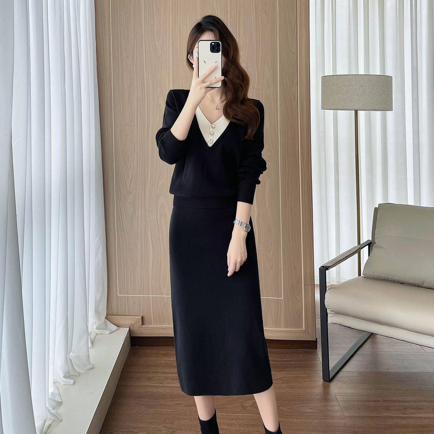 

Chic Women s Autumn/Winter Two-Piece Set: Black Long Sleeve Pullover Sweater & Skirt S