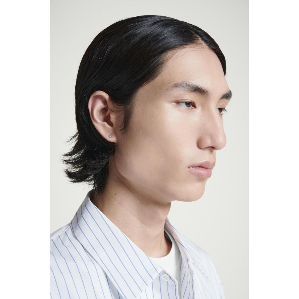 

Серьги-гвоздики COS Japan в форме куба Silver/NOSIZE
