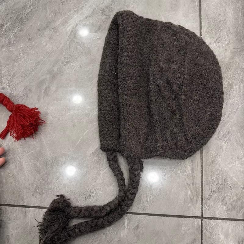 Sweet and cute red knitted hat, warm in autumn and winter, thickened ear protectors, small wool hat, Rafa hat.