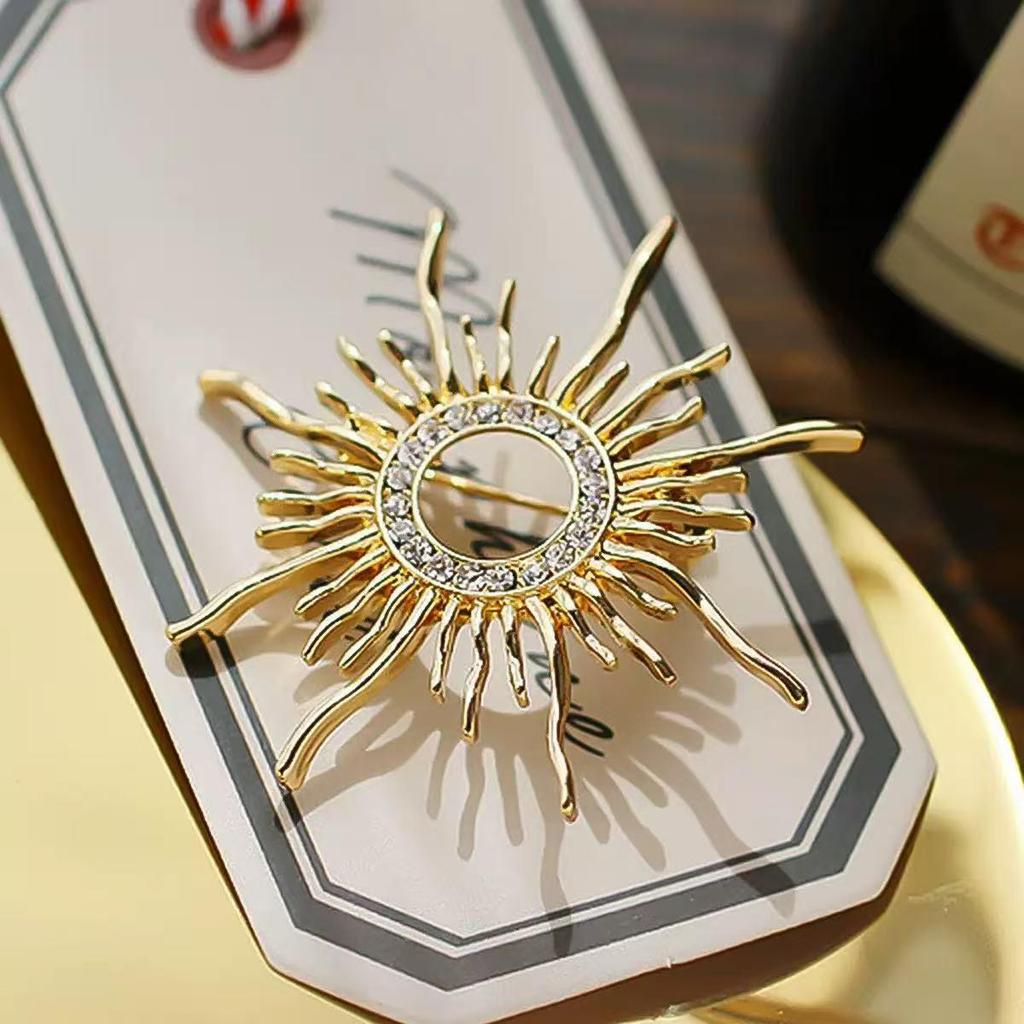 Pearl Heart Brooch: 2025 Autumn/Winter Trend - Korean Exquisite Pin for Women