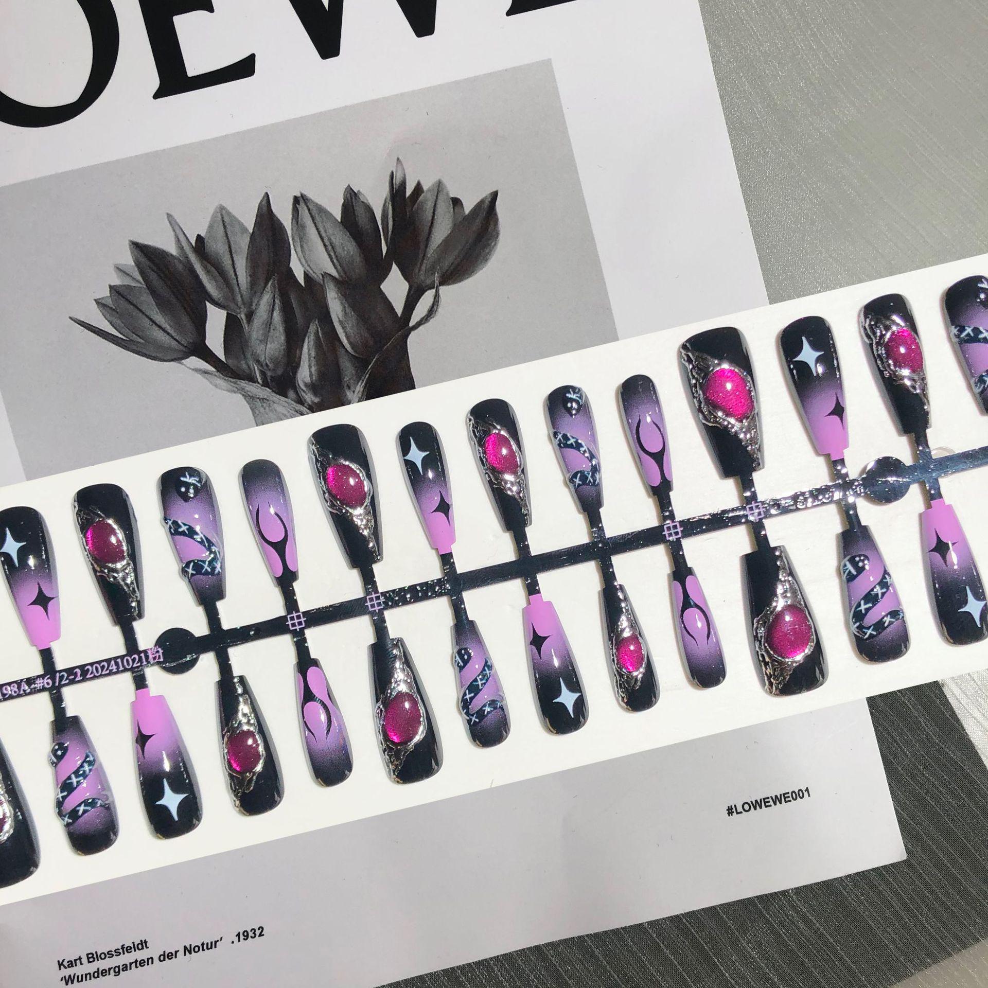 

Мистические черные накладные ногти в панк-стиле: Высококлассный Y2K Миллениал Горячая Девушка Европейский и Американский Нейл-арт.