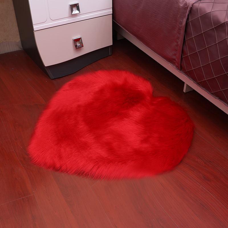Imitation Australian Wool Heart-Shaped Carpet Plush Cushion