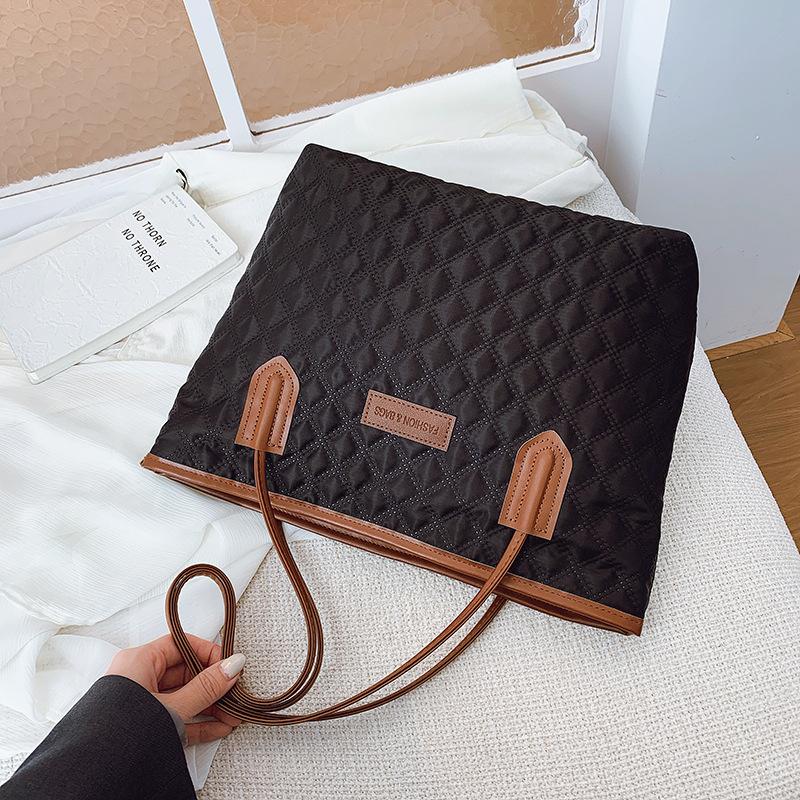 Fashion Rhombus Large Capacity Bag Women's 2025 New Casual Foreign Versatile Shoulder Bag Student Class Tote Bag