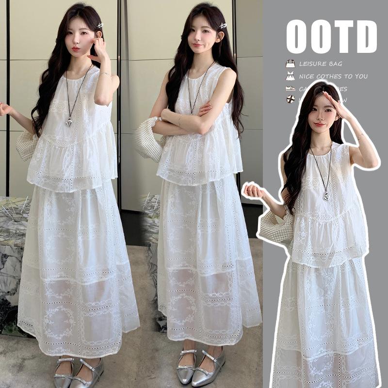 

2026 Summer French Maternity Two-Piece Set: Sleeveless Doll Top + Pig Nose Button Half Skirt XXL