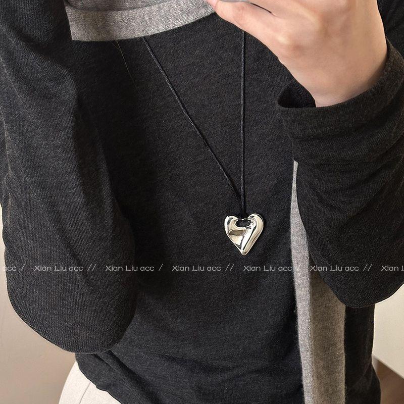 

Easiest for Match Silver Heart Black Rope Necklace Female 2025 New Arrival Fancy Light Luxury Minority Long Sweater Chain Ornament Silver Asymmetrical Heart-Tether style