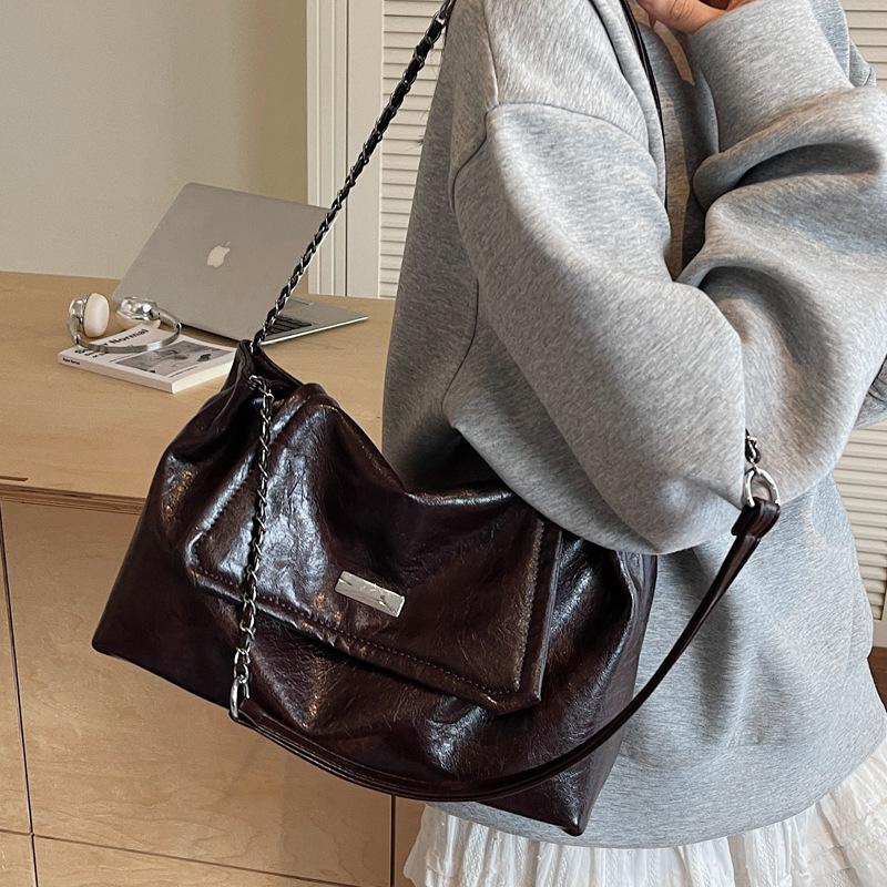 Casual retro bag women's large capacity 2025 new fashion chain shoulder bag texture class commuter tote bag