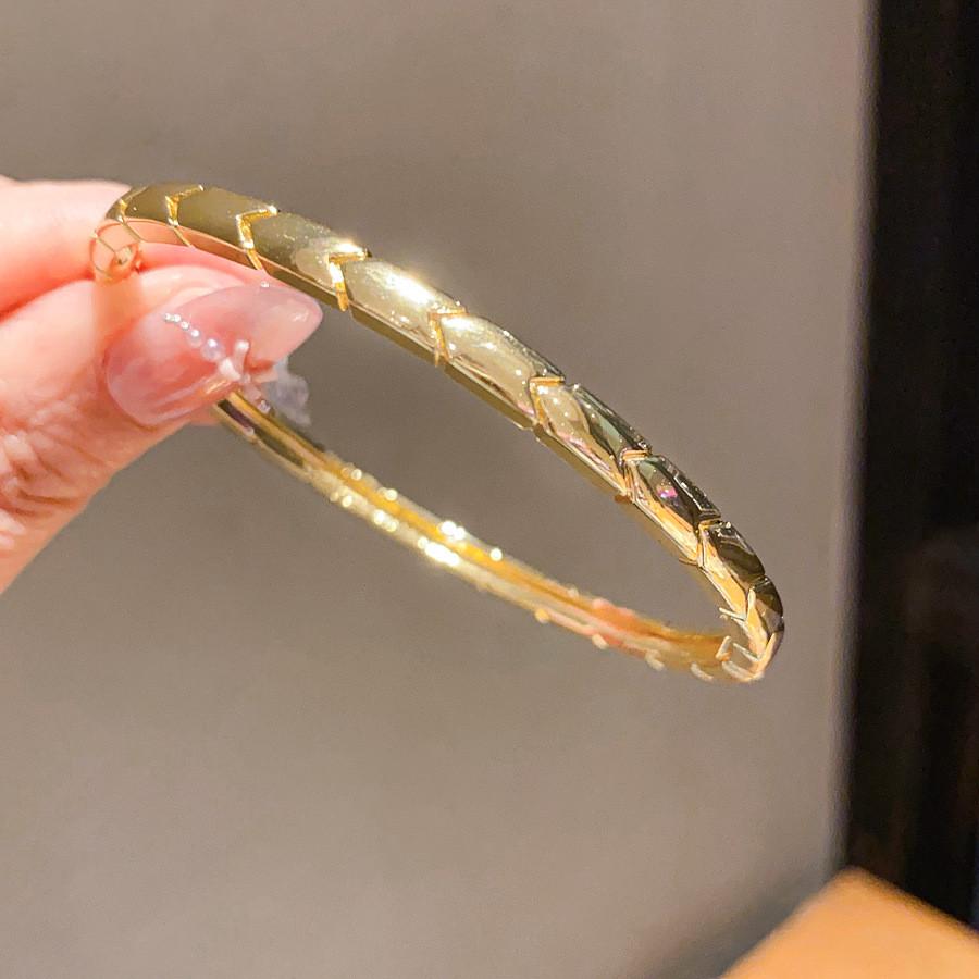 Minimalist Gold Plated Arrow Pattern Bracelet For Women Fashion Jewelry Accessory