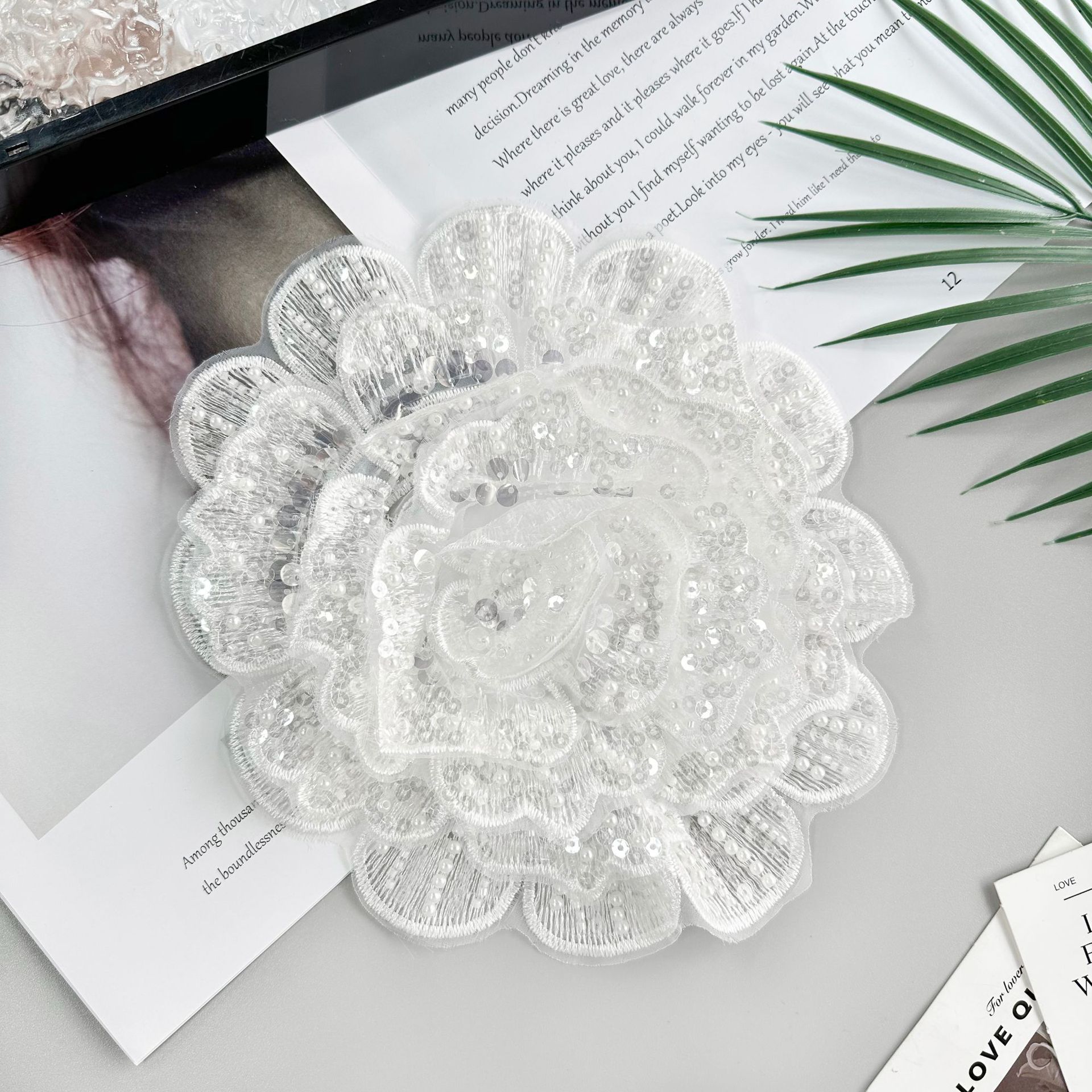 

Heavy Industry Nail Beads, Three-Dimensional Flowers, Sequins, Embroidery Appliqués, Corsages, Clothing, Dresses, Decorative Fabrics, Patches 7541 White