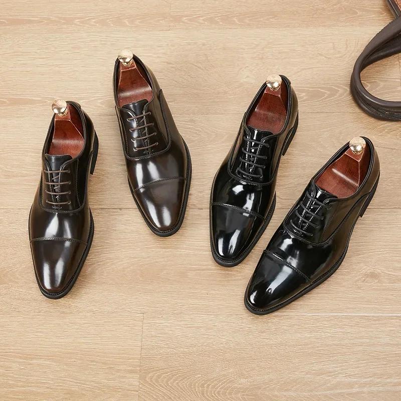 Echtes Leder Glänzend Herren Spitz zulaufende Business-Schuhe Lackleder Schuhe für Herren Luxus Party Büro Gespleißte Business-Schuhe Übergröße 45