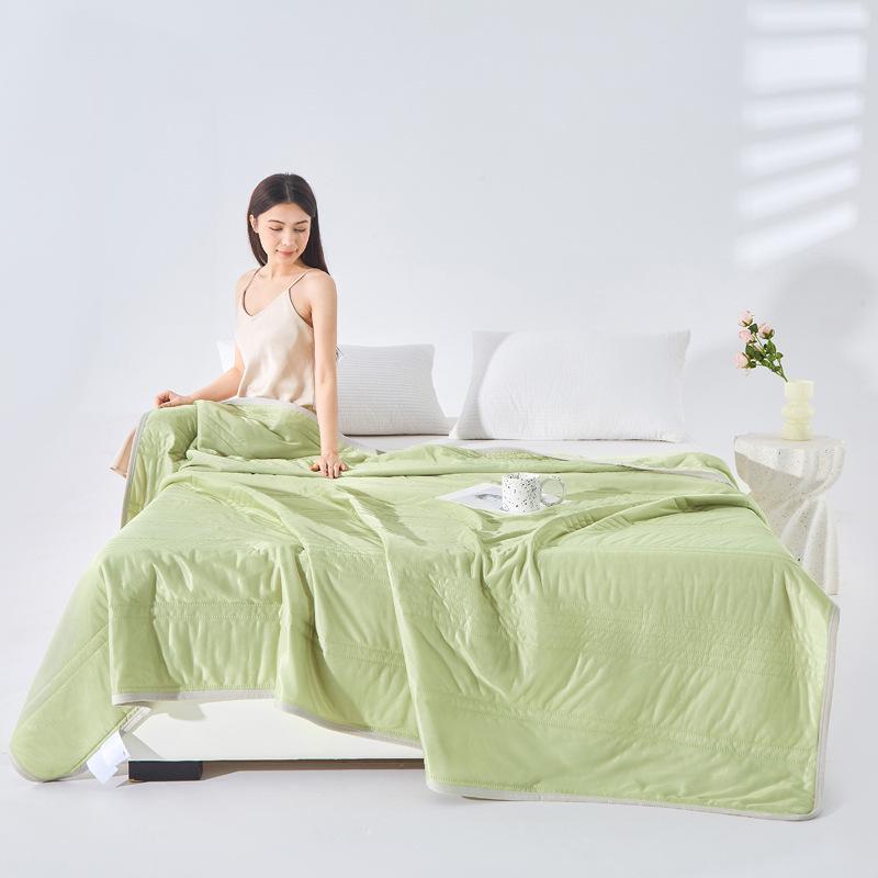 Seiden-Sommerdecke mit kühlendem Effekt: Einzel-/Doppelbett, Maschinenwaschbar, Klimaanlagen-geeignet, Dünner Geschenke-Quilt