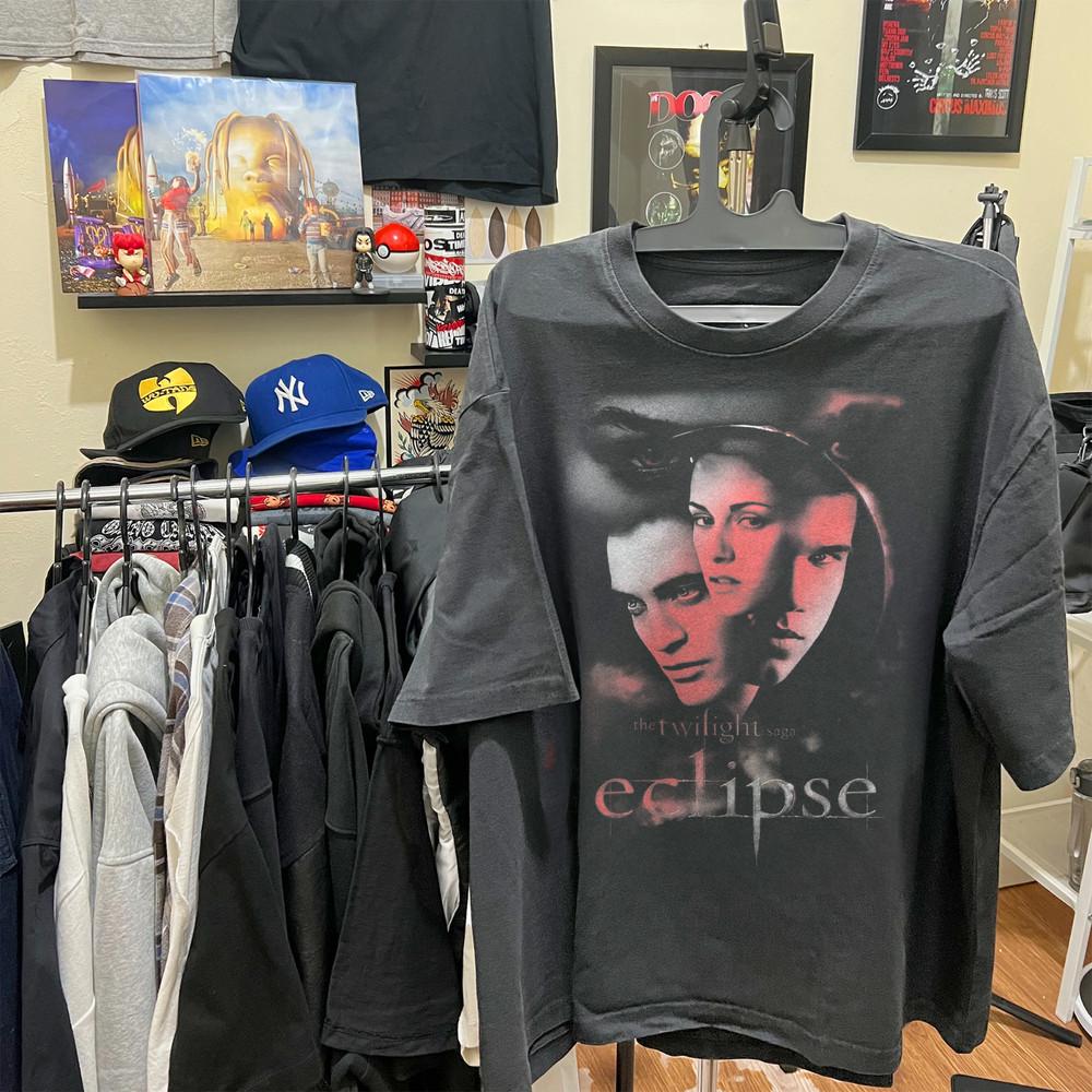 Twilight Eclipse Bella Edward Retro Tee Classic Gift For Her | Vintage T-Shirt