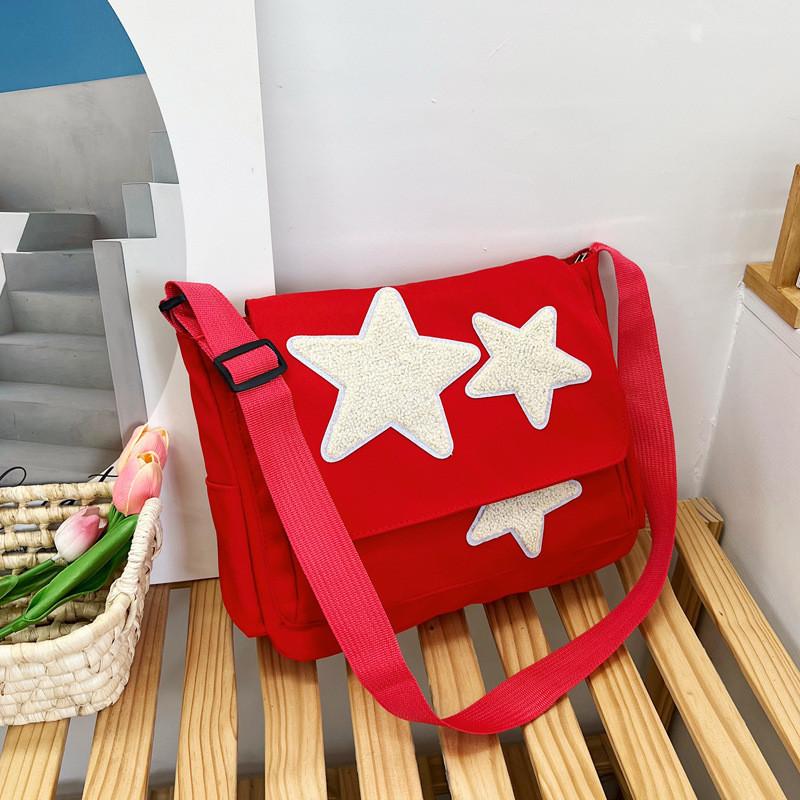 

Trendy Women s Shoulder Bag With Spacious Design And Modern Aesthetic Perfect For Everyday Use червоний