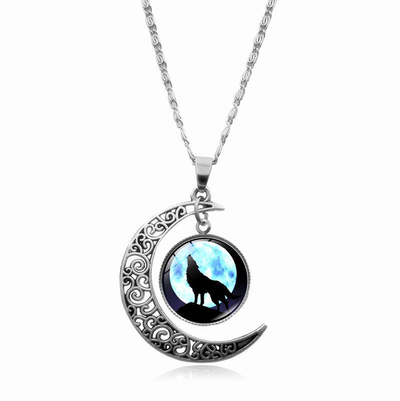 Howling Wolf Moon Time Gemstone Pendant Necklace Women's Versatile Collarbone Chain Accessory