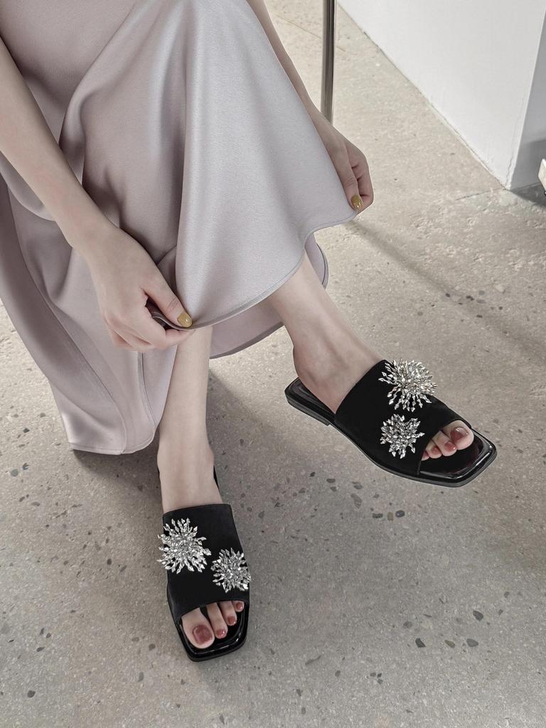 Sheepskin Version~ French Retro Niche One-word Mueller Shoes 2025 New Summer Wear Fashionable Leather Sandals