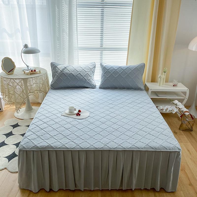 Cuvertură de pat în stil fustă de pat Vată de mătase Căptușită în carouri groase cearșaf de protecție 45 cm înălțime cu tivul de culoare solidă pentru saltea