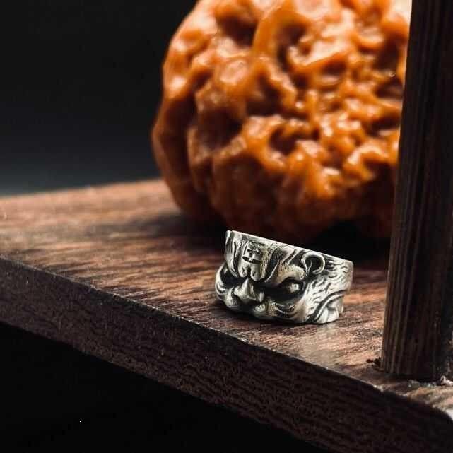 Exquisite Retro Tiger King Wenge Bracelet with Star Moon Bodhi Carving