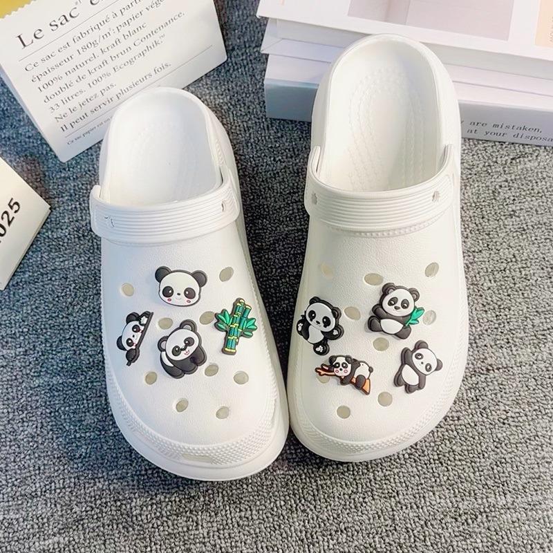 8 Stück Mode Schuhanhänger für Clogs Set Zubehör Lochschuh Schnalle Niedlicher Panda Bambusblatt DIY Schuhdekorationen