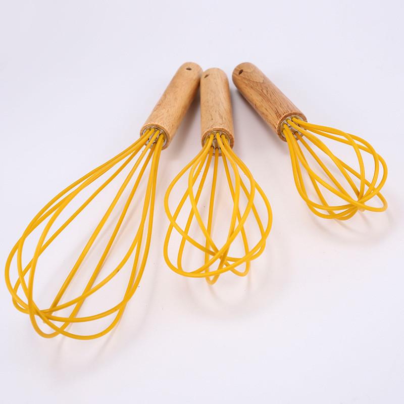 Moderner Silikon-Schneebesen mit Holzgriff zum Kochen und Backen