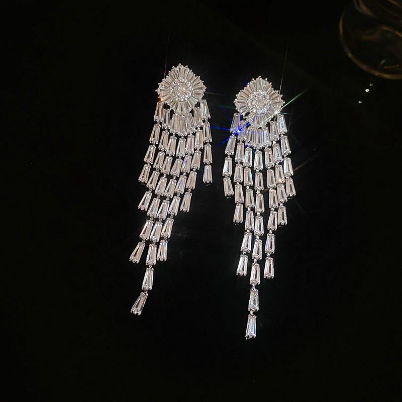 Silver Needle Super Flash Diamond Leaf Fringed Stud Earrings Temperament Earrings Women's Niche Design Earrings Light Luxury High Sense