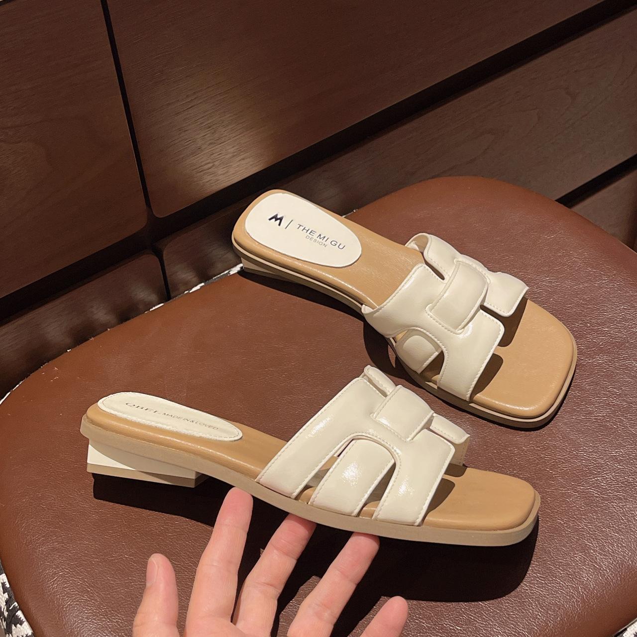 

Fashion thick heel temperament slippers women s 2025 summer new square head high heel European and American casual fashion cool slippers women s shoes 35