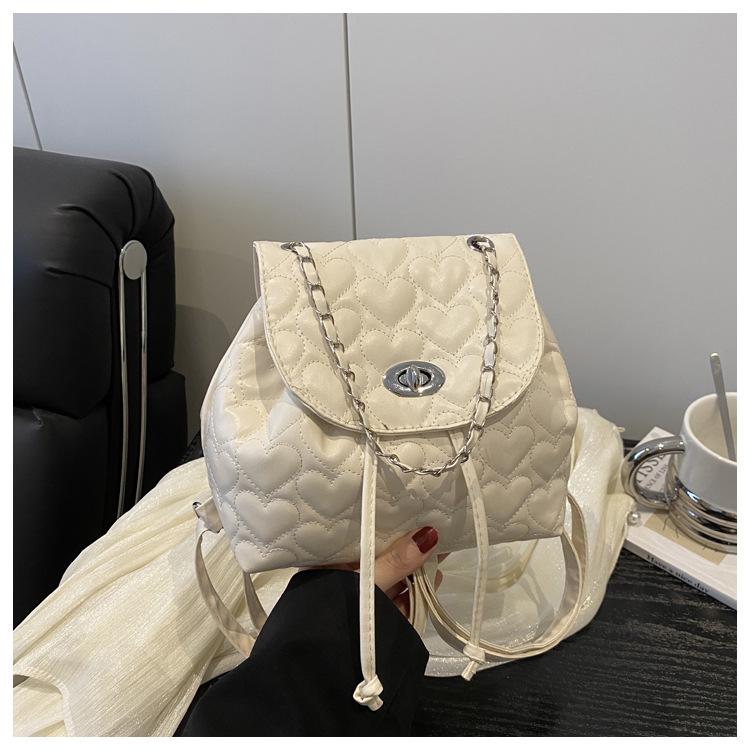 Small fresh and fashionable going out shopping 2025 new solid color texture trendy chain rhombus double shoulder small backpack bag