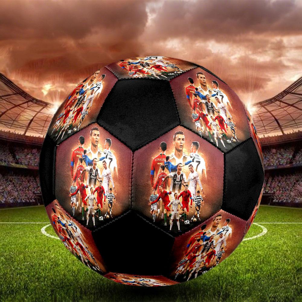 1 PZ Pallone da calcio Cristiano Ronaldo Taglia 5 grezza Praha Pallone da calcio indoor Colorato Per tutte le età Cucito a macchina PVC Pronto per la competizione Resistente Alto rimbalzo