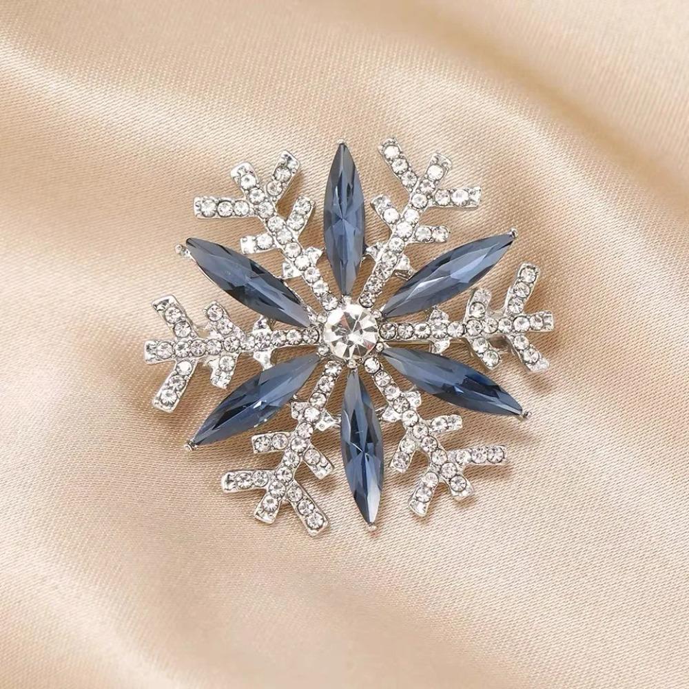 Exquisite Women‘s Brooch Crystal Snowflake Lapel Pins for Men Blue Rhinestone Suit Clothes Badge Luxury Jewelry Accessories