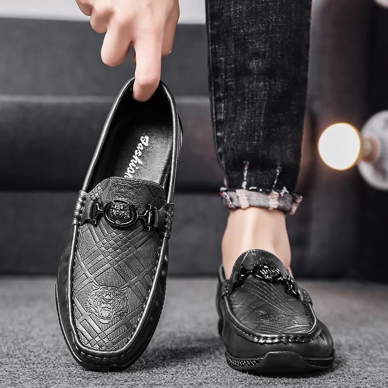 Fashion Luxury Brand White Black Leather Men Casual Shoes Formal Men Dress Shoes Designer Breathable Slip on Driving Shoes Men Loafers