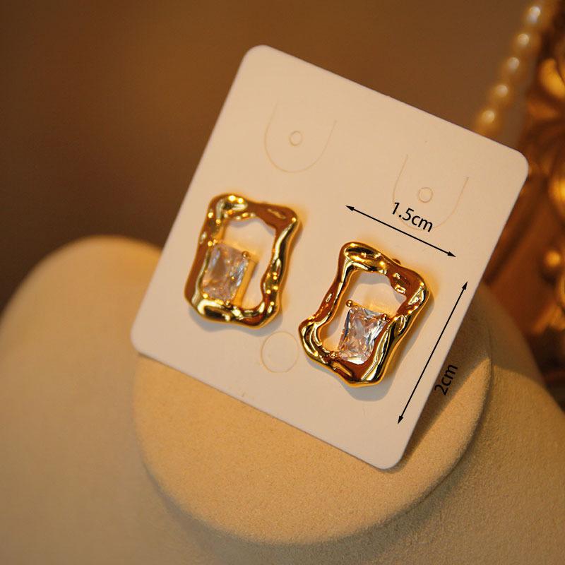 Irregular Square Zirconia Stud Earrings: Exquisite Light Luxury Design, Simple Elegant Candy Style for Women Electroplated медный
