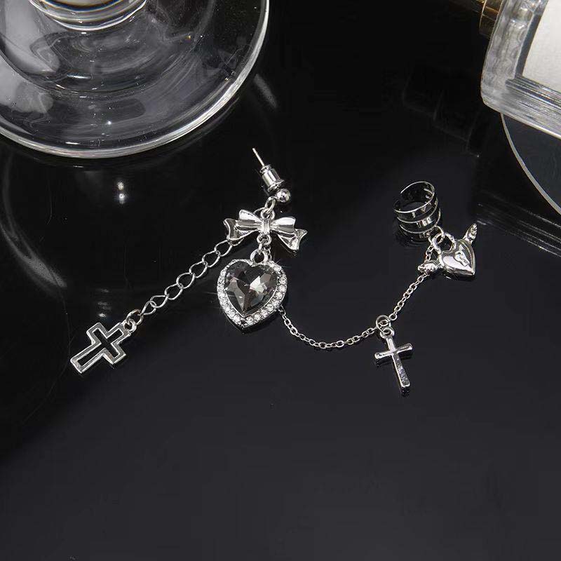 Punk Gothic Black Crystal Heart Cross Chain Ear Cuff for Men Women Hip Hop Metal Cross Ear Clip On Earrings Egirl Jewelry Gift
