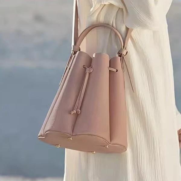 New Niche Design Fashionable Bag for Women's Fashion Trend, Single Shoulder Fashionable Crossbody, Hand-held Petal Bucket Bag