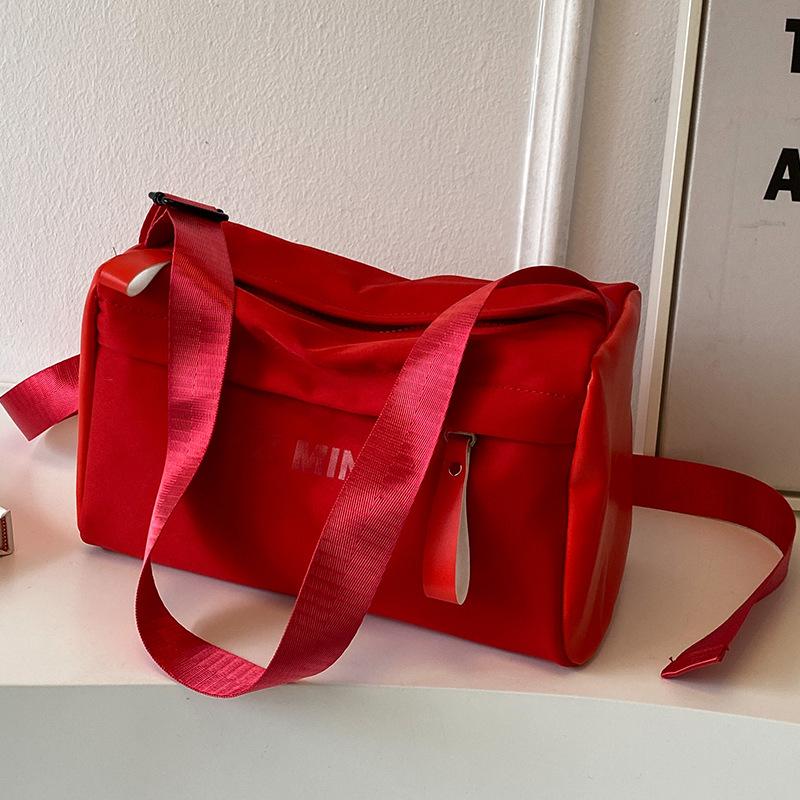 

White Bag for Women In Summer Casual Simple Work Commuting Bag Fashionable and Versatile Niche One Shoulder Crossbody Bag