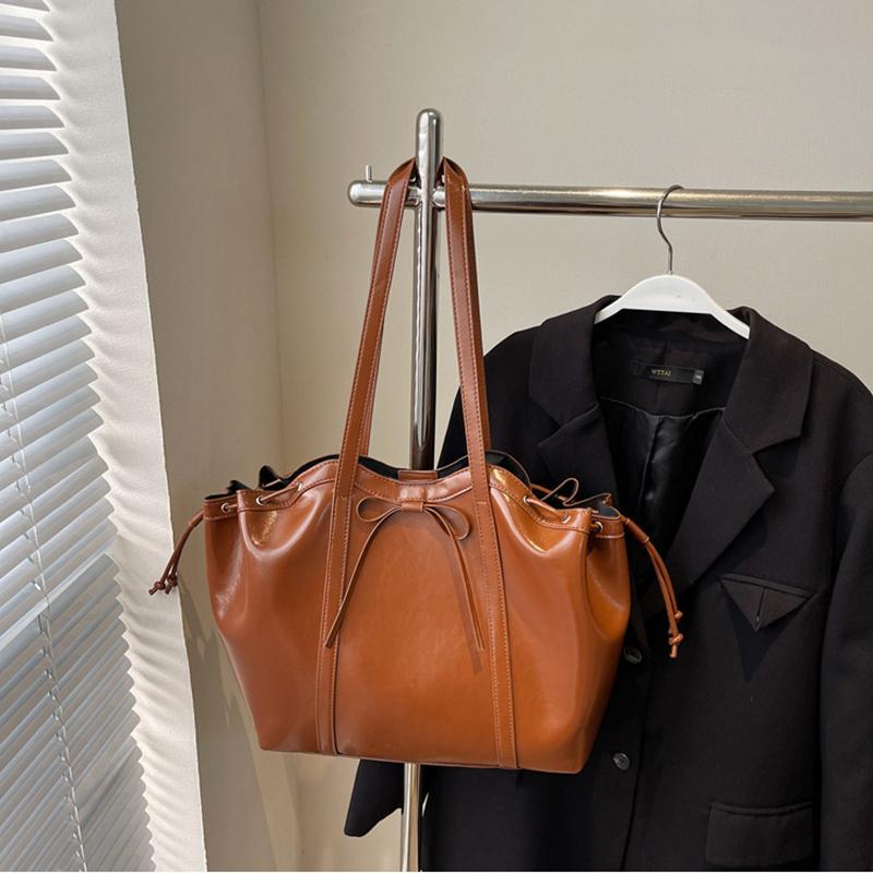 Large Capacity Women Shoulder Bag Fashion Versatile PU Leather Folded Drawstring Underarm Bag Texture Office Commuter Tote Bag CLE