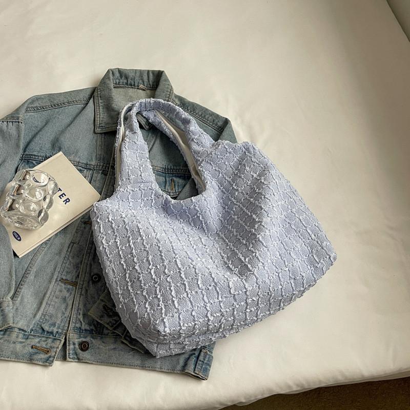 Fashionable Women's Tote Bag With Spacious Interior Versatile Everyday Carry Canvas Purse