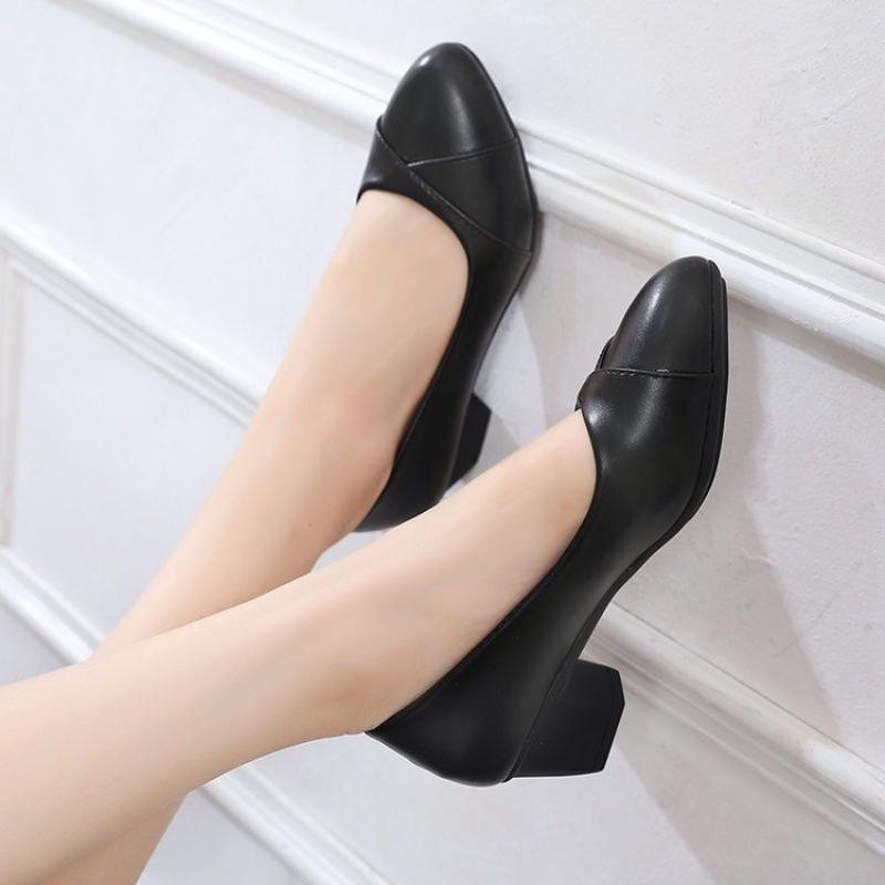 

Новые туфли-лодочки осенние удобные на низком каблуке кожаные туфли удобные нескользящие средние рабочие туфли толстый каблук 40 чёрный