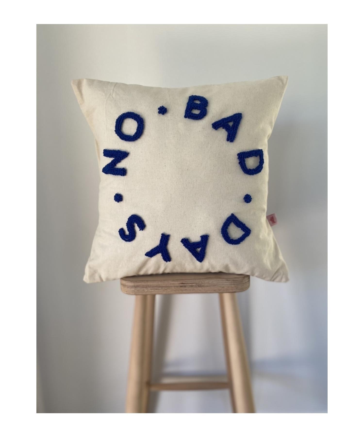 

Чехол на подушку из стираного льна с девизом «Нет плохих дней», темно-синий, 45*45 см