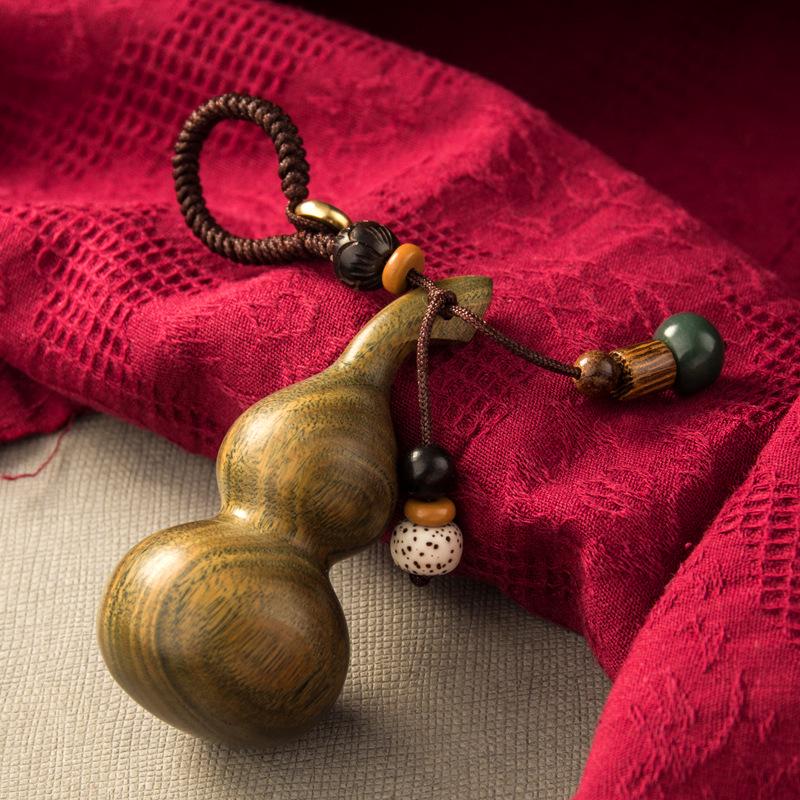 Sandalwood Gourd Keychain: Creative, Portable Pendant for Men & Women